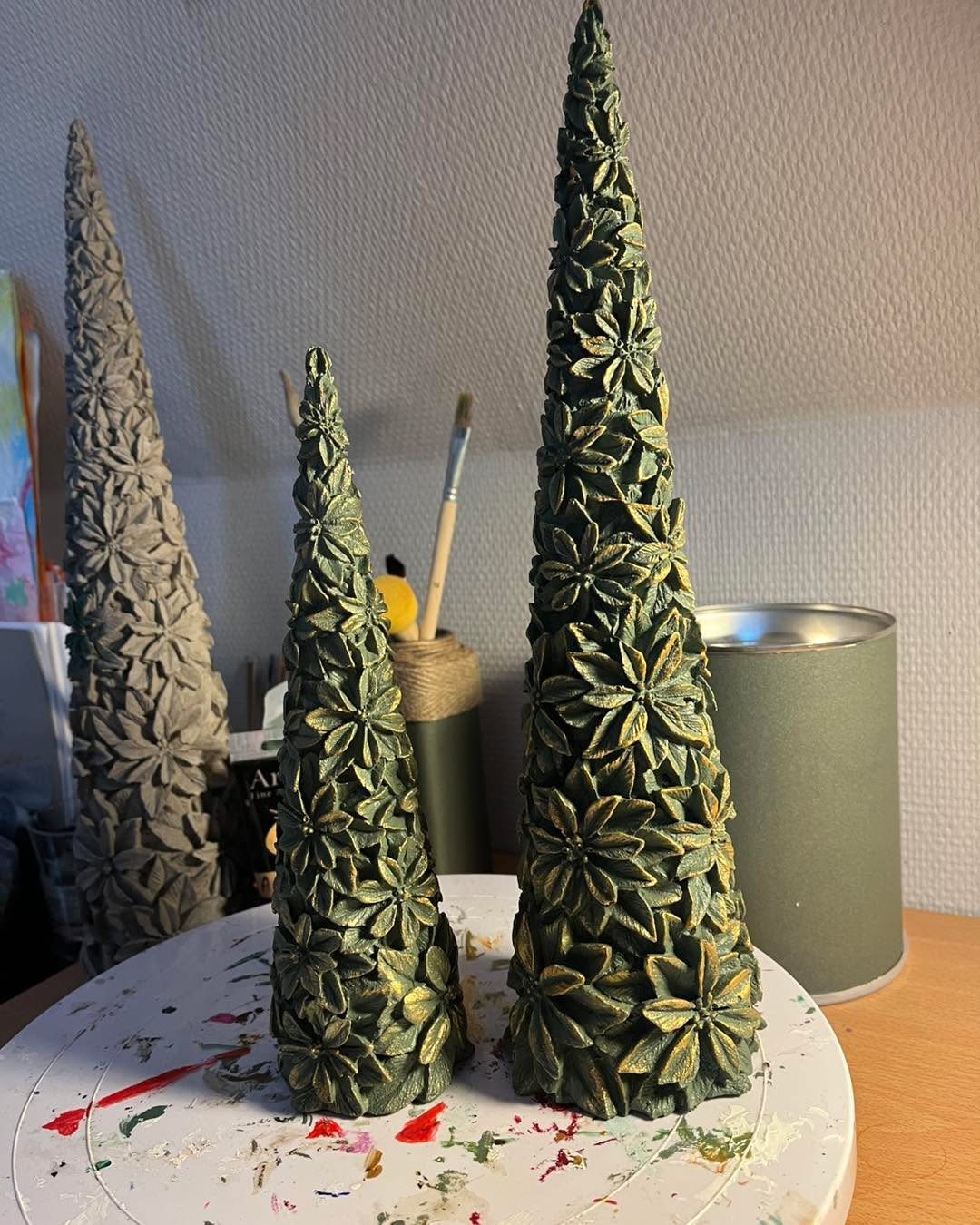 Så er jeg snart klar til julemarked. Betontræer der kan stå både inde og ude.